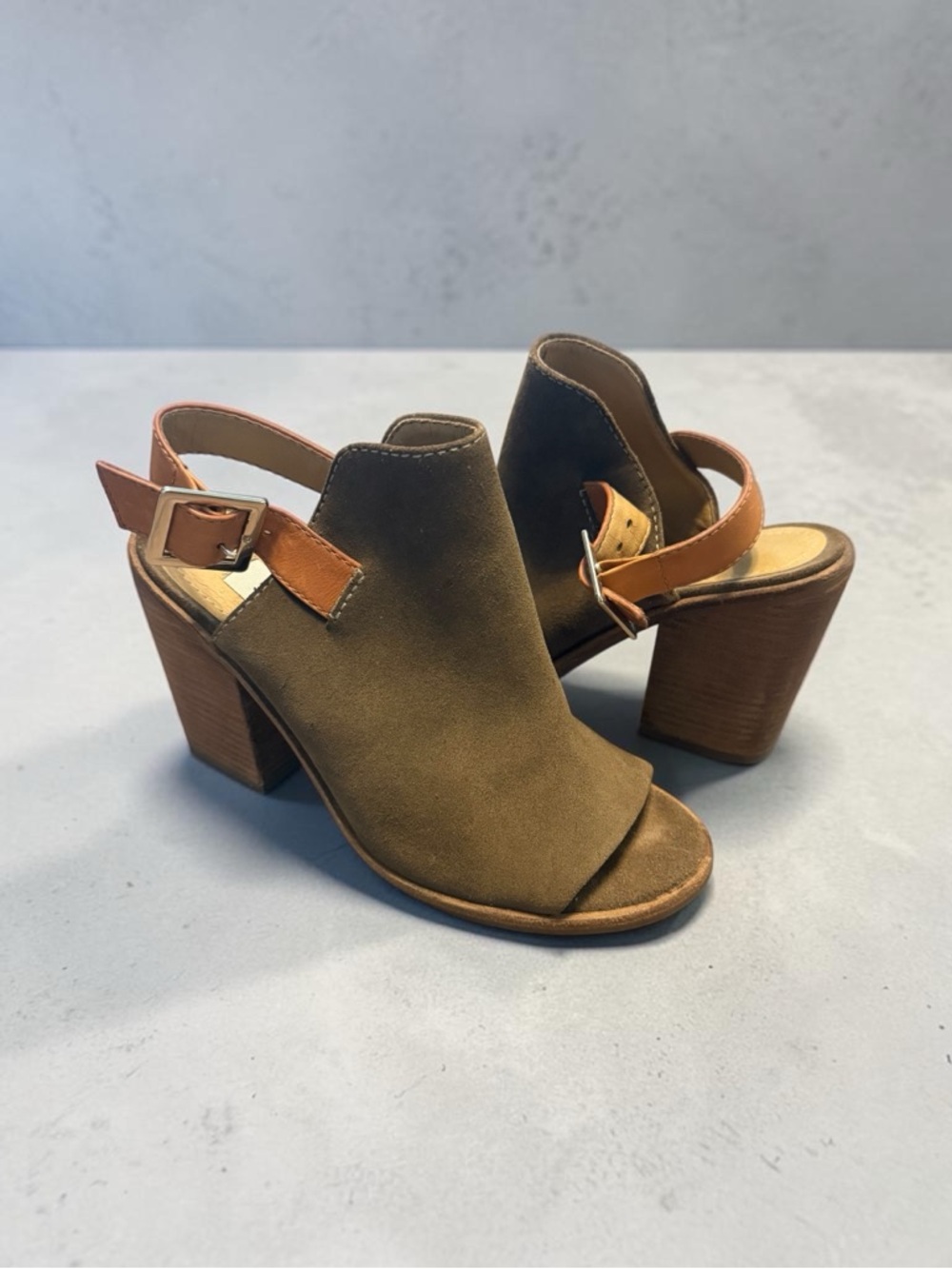Steve Madden โTallenโ Olive Suede Peep-Toe Block Heel Sandals with Tan Strap